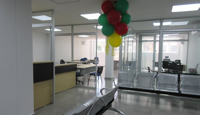 El hacinamiento al que estaban habituados los funcionarios es asunto del pasado, pues con las nuevas instalaciones hay espacio y comodidad para ellos y los usuarios. Cortesía
