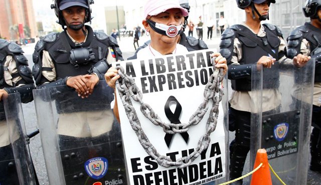 Activistas y periodistas venezolanos denunciaron ante la Comisión Interamericana de Derechos Humanos (CIDH) lo que consideran violaciones a la libertad de prensa,. Archivo