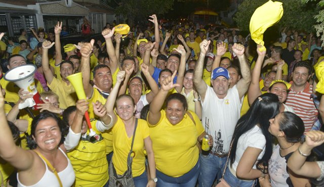 Celebración por el triunfo de César Rojas. Juan Pablo Bayona