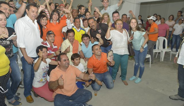 Con una mesurada celebración el gobernador electo acompañó en Cúcuta a quienes laboraron en su campaña. Juan Pablo Bayona