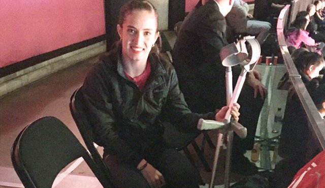 Desde la tribuna, la gimnasta cucuteña Melba Yurany Avendaño ha tenido que presenciar el Mundial de Glasgow haciéndole fuerza a sus compañeros que sueñan con clasificar a los Olímpicos de Rio de Janeiro. Cortesía