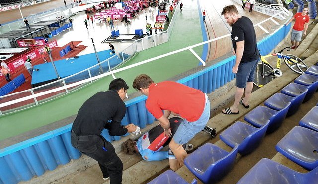 El ciclista Hugo Barrete sufrió el accidente durante los entrenamientos de la mañana de este martes en la Copa Mundo de Ciclismo que se cumple en Cali. El País