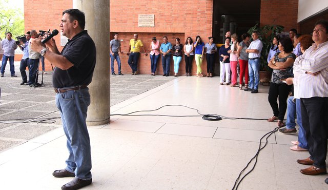 En el primer piso del bloque C del Tribunal Superior de Cúcuta se dieron cita algunos de los trabajadores afectados. Obando