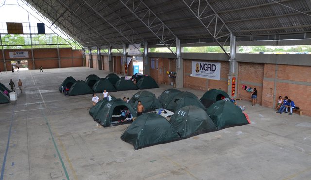 En los primeros días de la crisis fronteriza hubo 6.229 personas en 30 albergues. Desde finales de septiembre se dispuso el coliseo de Interferias como albergue único, con 1.019 personas. Hoy quedan 104 personas. Rodrigo Sandoval