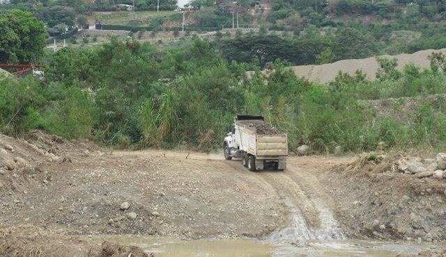 Siguen existiendo actividades de explotación del río Pamplonita a pesar de que se ha dicho que está prohibido.
Orlando Carvajal