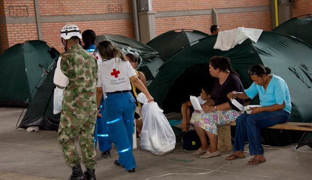 Los repatriados siguen recibiendo alimentación y servicio de transporte escolar. personal del ungrd, Policía, Ejército, y Cruz Roja continuan los trabajos humanitarios en el albergue. Luis Alfredo Estévez