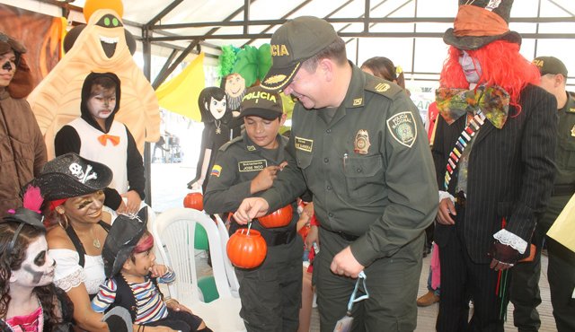 El Comandante de la Mecuc pidió a los padres tener cuidado con los dulces que recibirán sus hijos. Policía