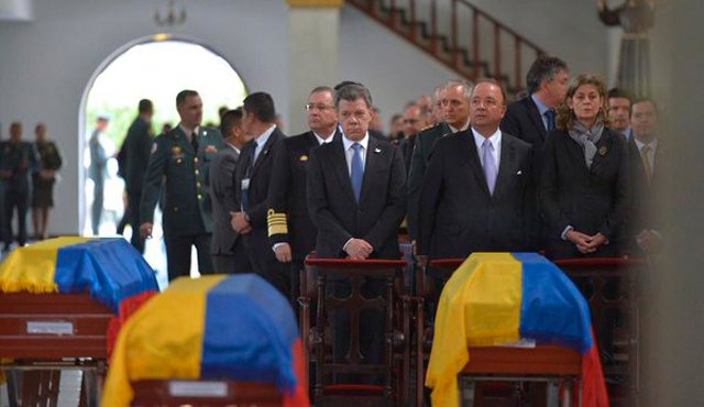 La ceremonia se realizó en la Escuela Militar José María Córdova, en Bogotá. Colprensa