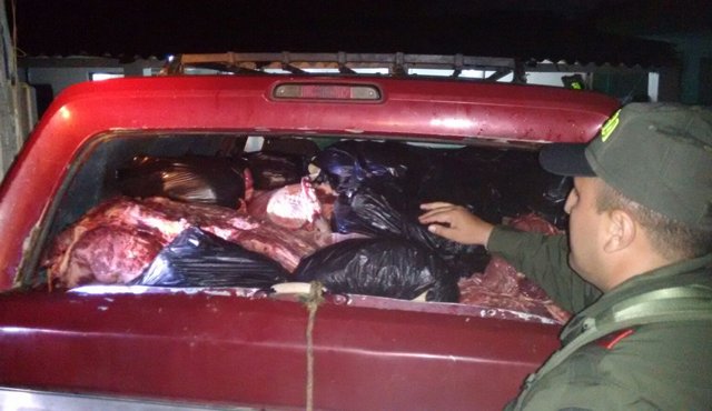 En un vehículo era transportada la carne de contrabando sin ninguna norma de salubridad. Suministrada