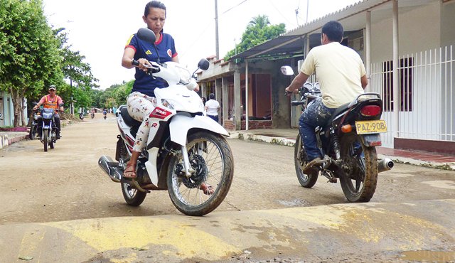 Los reductores fueron hechos en consenso por la comunidad, con el fin de tener más tranquilidad al momento de transitar cerca a los motociclistas. Reinaldo Cañizares