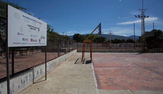 La Gobernación dijo que el contratista gastó recursos del servicio para cambiar la infraestructura wifi vieja. Juan Pablo Cohen