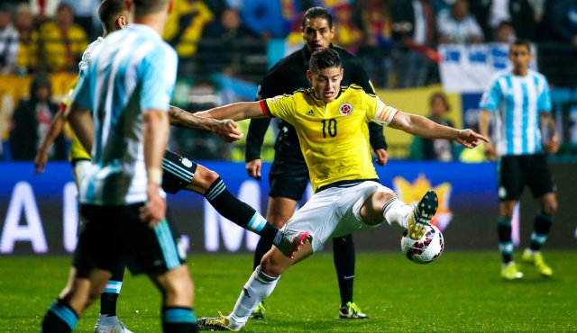La Selección Colombia en un partido frente a Argentina. Colprensa
