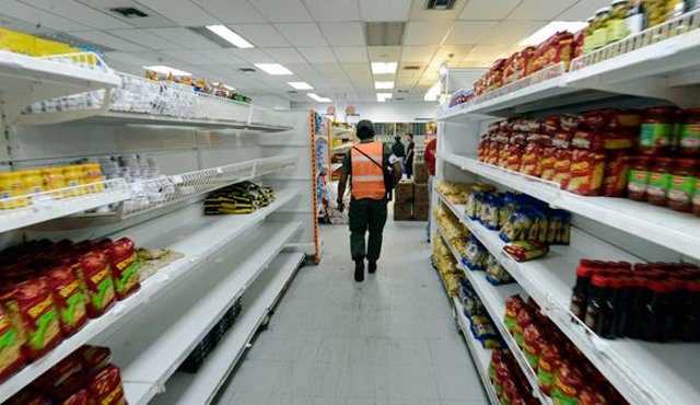 El desabastecimiento de productos básicos es más que notorio. Archivo
