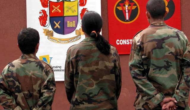 Estos tres menores guerrilleros, del frente 22 de las Farc se entregaron a las autoridades en el mes de abril. Colprensa