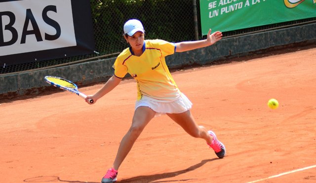 Dde vencer a la risaraldense Sofía Múnera, María Camila no podía creer que había avanzado a la final de los XX Juegos Nacionales 2015. Archivo