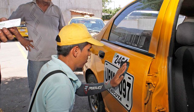 Segú el área metropolitana y el el gremio de taxi, aún faltan por contar 700 carros. El ejercicio es obligatorio y el que no se registre no podrá acceder a la tarjeta de operación metropolitana. Edinsson Figueroa