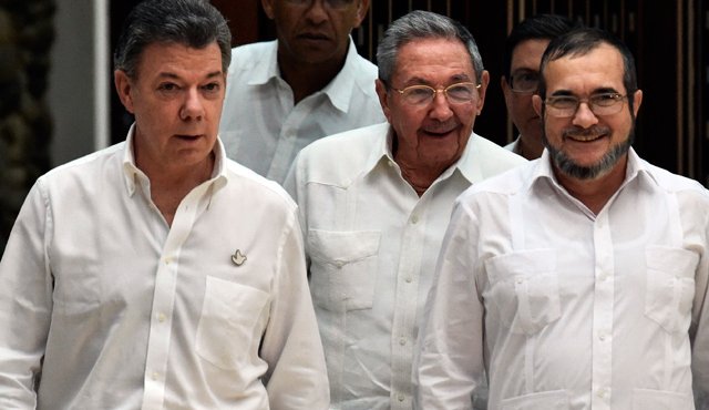 La recompensa de 5 millones de dólares que ofrece Estados Unidos por ‘Timochenko’ tendrá que desaparecer: Santos. AFP