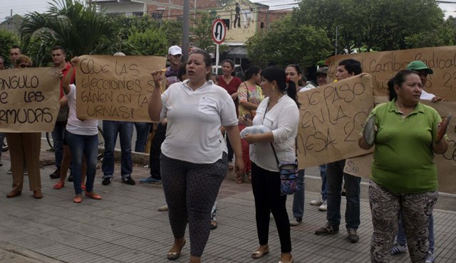 Días después de que concluyeran los escrutinios se presentaron protestas frente a la Registraduría de Los Patios, en rechazo a los resultados. Archivo