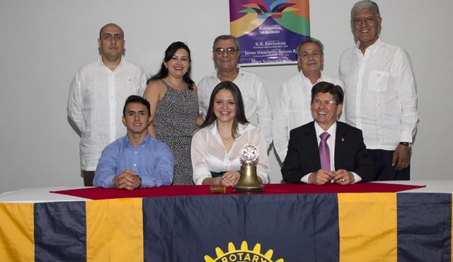 Sentados: Jossimar Calvo, Laura Colmenares y Carlos Iván Márquez. De pie: Víctor José Angarita, Neira Bustamante, Gabriel Monsalve, Aluar Carvajal y Jaime Bará. Alfredo Estévez