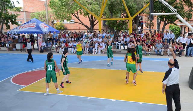 Los deportista de las diferentes regionales del Sena en el primer día de competencias no solo tuvieron que rivalizar contra otros equipos sino, además, sortear el fuerte calor que acompaña a los Juegos. Rodrigo Sandoval