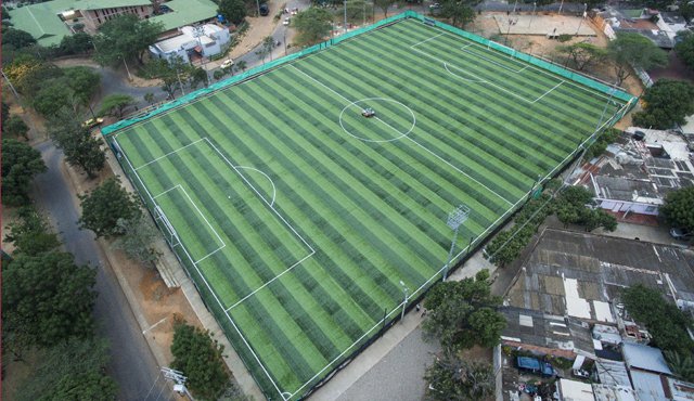 Así luce la cancha sintética de Vallesther, primer escenario de este tipo en el departamento con las medidas reglamentadas por la Fifa, lo que permitiría que equipos profesionales la utilicen. Juan Pablo Bayona