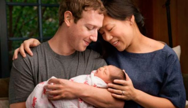 Mark Zuckerberg y su esposa Priscilla Chan con su hija. Internet