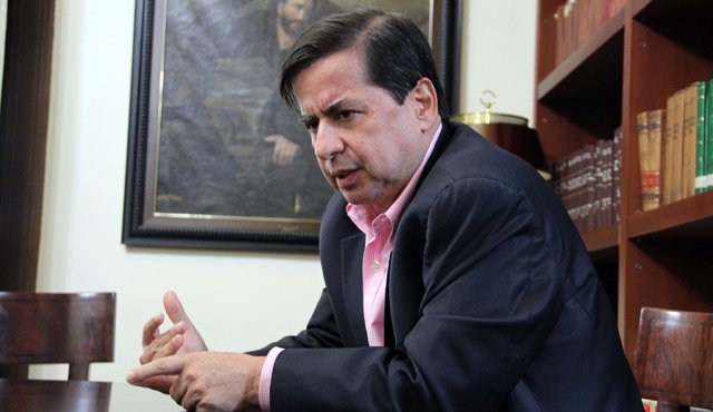 "60 años después tenemos la oportunidad de acudir a las urnas para acabar esta etapa reciente de la violencia colombiana", expresó el ministro del Interior. Colprensa