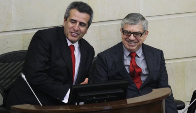 Luis Fernando Velasco, presidente del Senado, y el expresidente de la República, César Gaviria. Colprensa