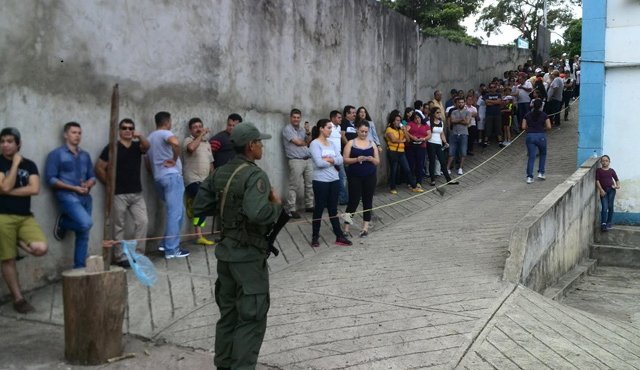 Largas filas se vieron en los puestos de votación de San Cristóbal. Eilyn Cardozo