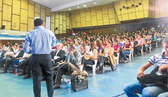 En la UFPS se cumplió un conversatorio de paz que contó con la participación de docentes, estudiantes, directivos y ponentes nacionales. Daicy Echeverri