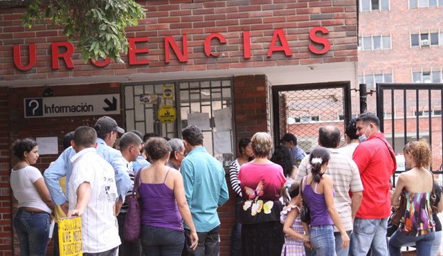 En las urgencias del hospital universitario Erasmo Meoz fueron atendidas las personas quemadas con pólvora y vela derretida durante la noche de velitas en Cúcuta. Archivo