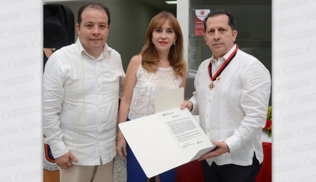 Juan Arias Sánchez, director ejecutivo de la IPS Unipamplona, recibió la condecoración. Cortesía