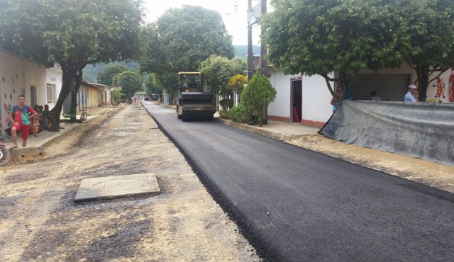 Así lucen las obras de pavimentación en La Gabarra. Especial