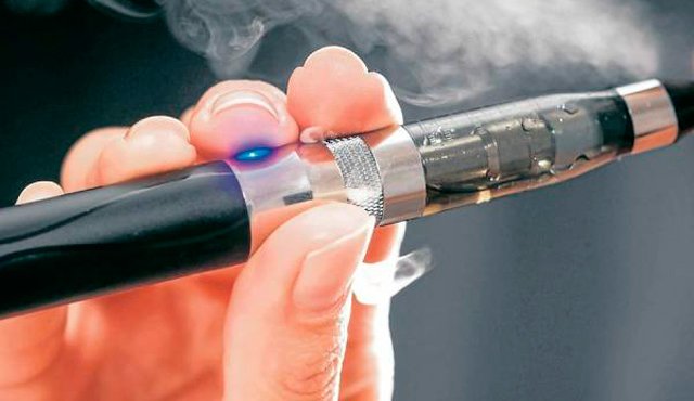 Con el proyecto se obligaría a que se anuncie en los puntos de expendio la prohibición a adolescentes y niños. Colprensa