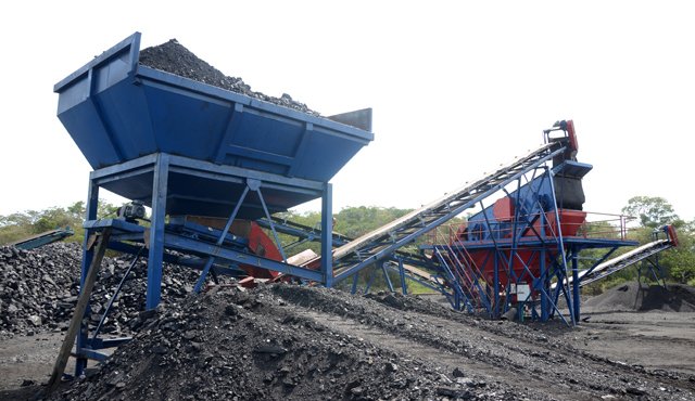 En diversas mesas de trabajo, el Ministerio de Minas, el Gobierno Nacional y los productores de carbón buscan mecanismos para exportar las toneladas del mineral que se encuentran represadas en Norte de Santander tras el cierre de la frontera con Venezuela. Archivo