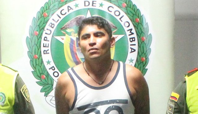 En la captura fueron incautados dos fusiles, siete hamacas, dos pantalones verde oscuro, dos camisetas de color negro, un celular y marihuana. Suministrada