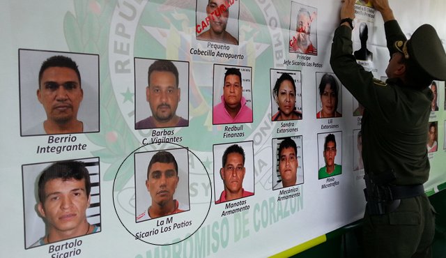 ‘Makeko’ (en el círculo) fue detenido el 27 de junio de 2014 en una redada contra el Clan Úsuga que dejó a 28 personas capturadas. AFP