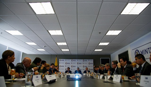 En el Ministerio del Trabajo avanza la negociación del Salario Mínimo para el 2016 Colprensa