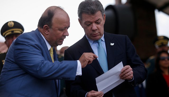 Juan Manuel Santos, presidente de Colombia, y el ministro de Defensa, Luis Carlos Villegas. Colprensa
