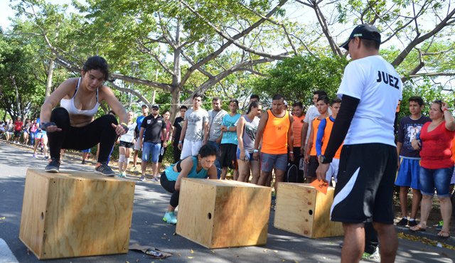 Los participantes tuvieron que transitar una pista de 600 metros que tuvo todo tipo de ejercicios funcionales y de resistencia cardiovascular. Rodrigo Sandoval