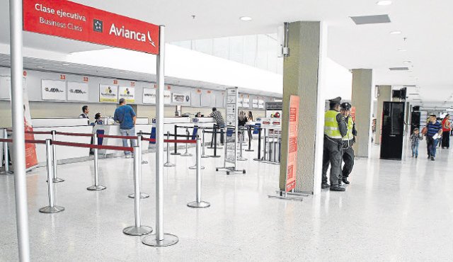 La leve caída del tráfico aéreo desde el aeropuerto internacional camilo daza está directamente relacionada con el cierre de la frontera con Venezuela. De ese país provenía el 45% de los pasajeros que desde Cúcuta tomaban vuelos internacionales. Archivo