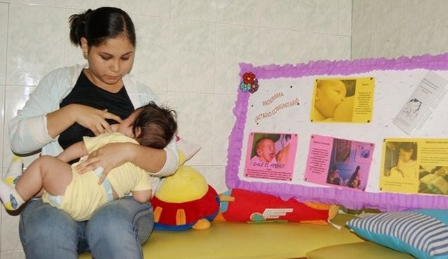 Madres lactantes en Colombia. Colprensa