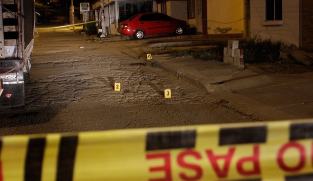 En la calle 29 con avenida 36 fue baleado Luis Alonso Vargas Ramírez, quien murió minutos después en el hospital Erasmo Meoz. Cristian Herrera