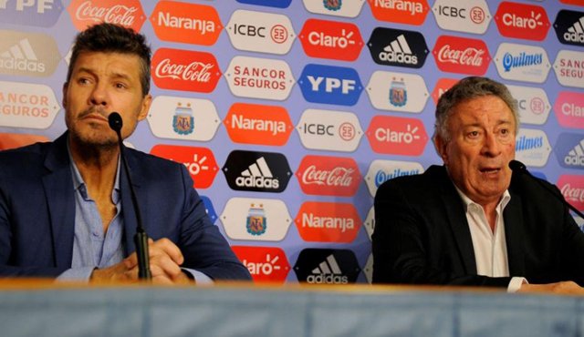 Marcelo Tinelli y Luis Segura son los candidatos a la presidencia del máximo órgano del fútbol argentino, que empezará el 2016 sin haber elegido un dirigente. AP