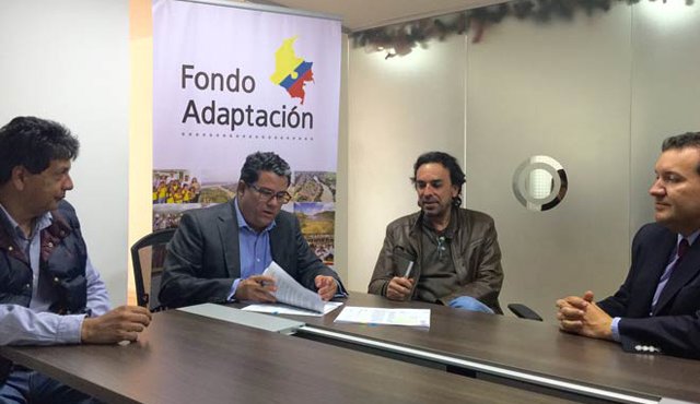 El Gerente del Fondo Adaptación, Germán Arce Zapata, firmó este martes el contrato para llevar a cabo el diseño y la construcción del Hospital San Vicente de Paúl que funcionará en el municipio de Gramalote, en Norte de Santander. Cortesía