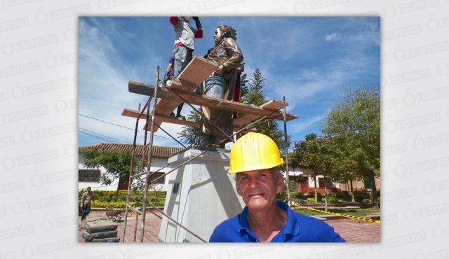 La estatua de bronce fue recuperada por el escultor Armando Castilla Rovira. Él le devolvió el color natural al monumento en honor a José Eusebio Caro, que permanece en el parque San Francisco de Ocaña. Cortesía