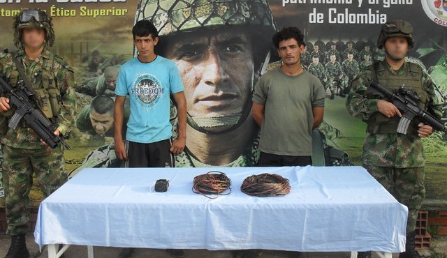 Misael y Albeiro Ruedas Amaya fueron detenidos por unidades de la Trigésima Brigada del Ejército el 28 de febrero de 2012. Archivo