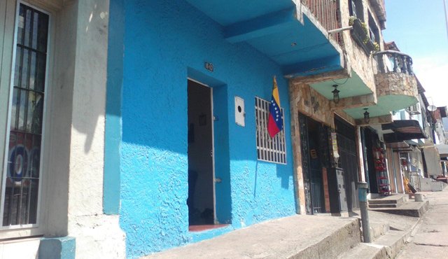 A lo largo de las diferentes calles y avenidas de San Cristóbal y otras ciudades de la entidad, se observó el tricolor venezolano ondeando a asta completa. Eilyn Cardozo