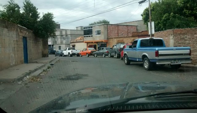 Las estaciones de servicio están siendo custodiadas por efectivos de la Guardia Nacional, quienes además asumieron el control de las colas para surtir combustible Eilyn Cardozo