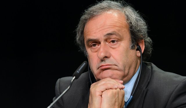 Platini era gran favorito a ser el sucesor de Blatter, un antiguo aliado que luego pasó a ser su gran enemigo. AFP